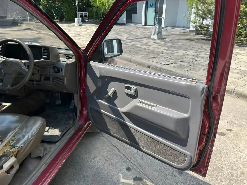 1996 Isuzu TFR III 2