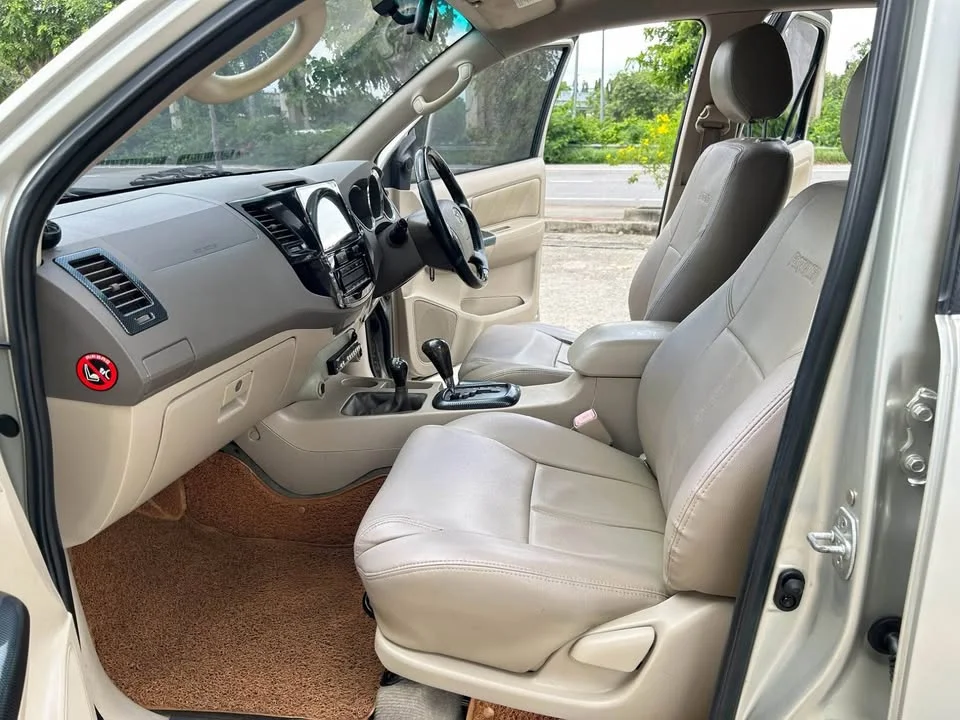 2005 Toyota Fortuner I 2
