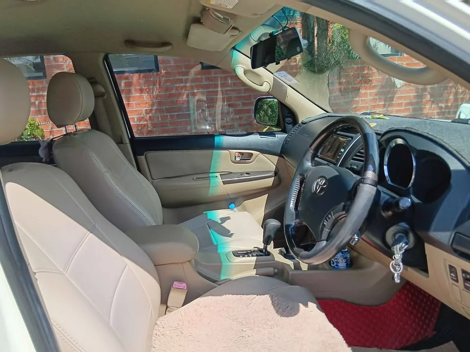 2010 Toyota Fortuner I 3
