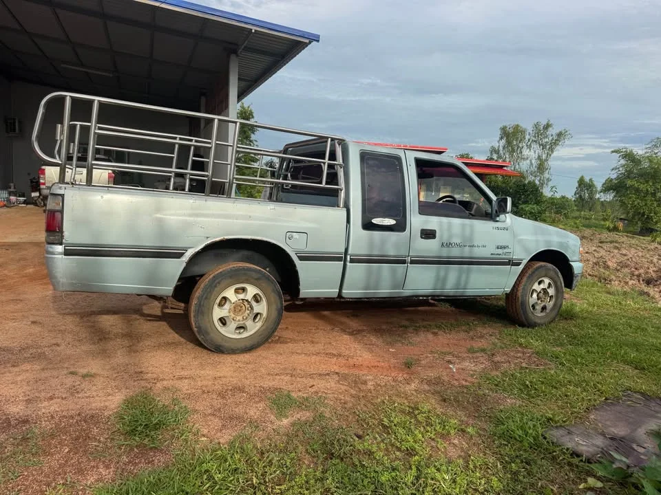 1994 Isuzu TFR III 2