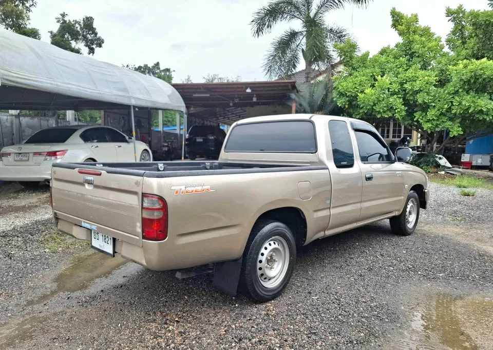 2004 Toyota Hilux Tiger VI 2