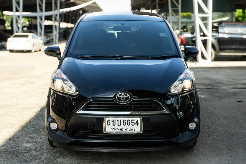 2018 Toyota Sienta II 2