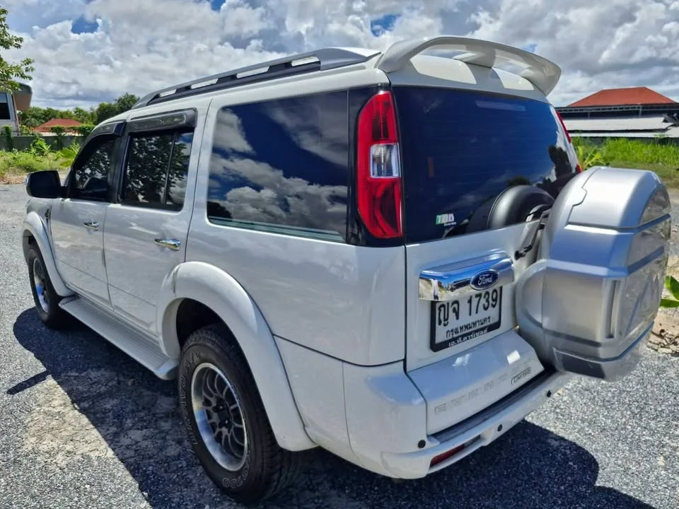 2010 Ford Everest I 3
