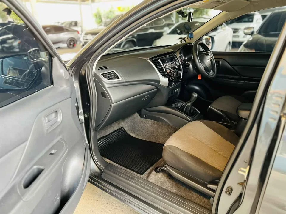 2022 Mitsubishi Triton V 3