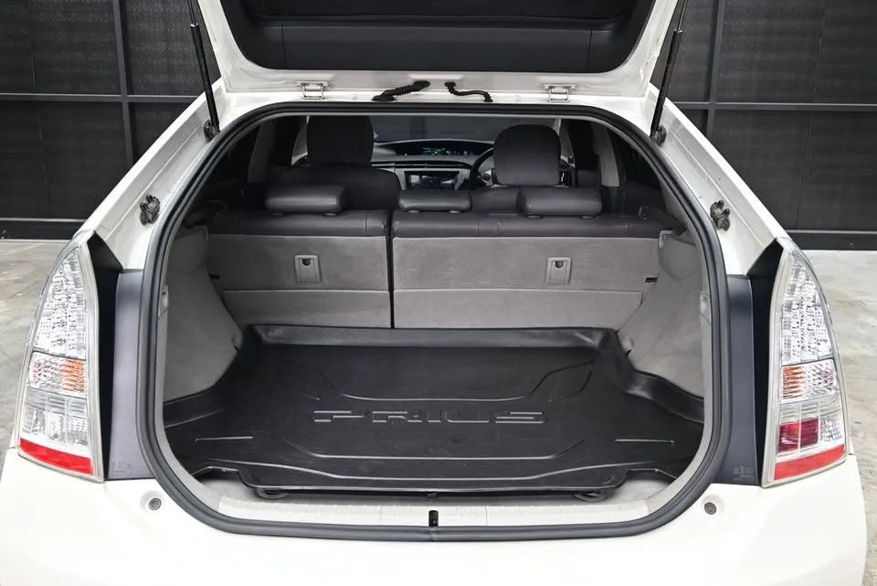2011 Toyota Prius III 2