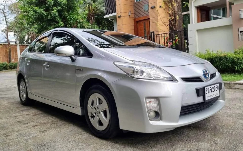 2011 Toyota Prius III 2