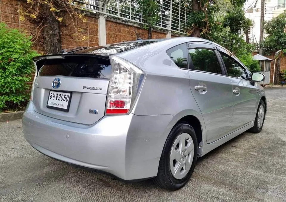 2011 Toyota Prius III 3