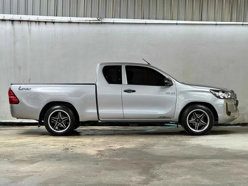 2021 Toyota Hilux VIII 2