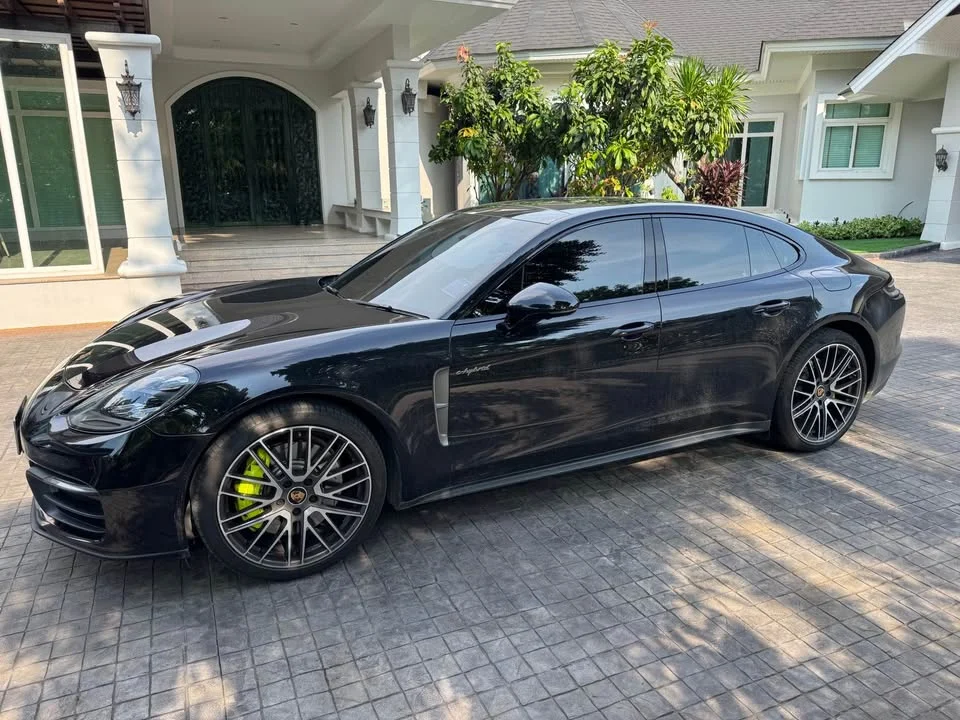2022 Porsche Panamera II 2