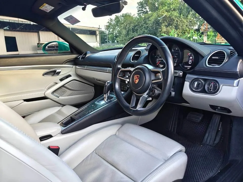 2016 Porsche 718 Boxster and Cayman IV 2