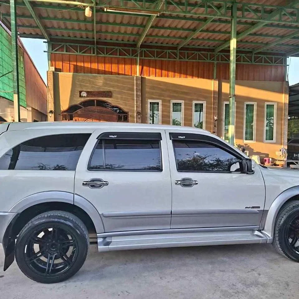 2005 Isuzu MU-7 2