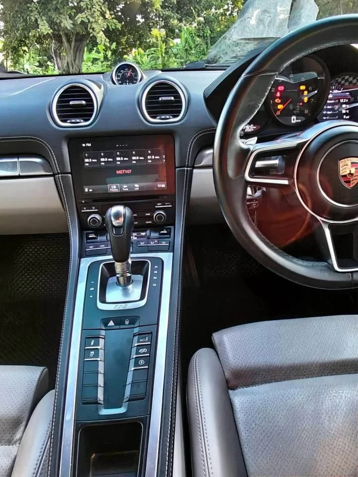 2016 Porsche 718 Boxster and Cayman IV 3