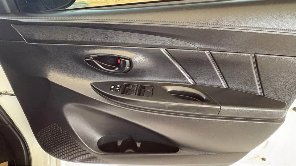 2015 Toyota Yaris III 2