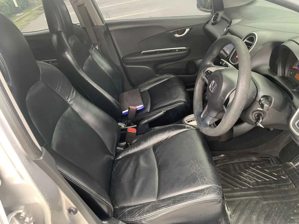 2015 Honda Mobilio II 2