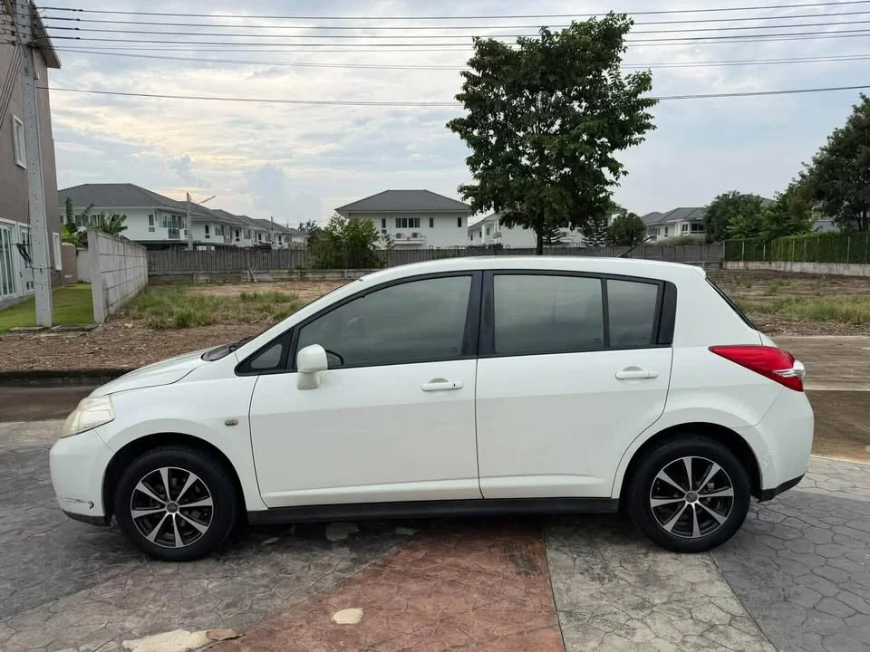 2010 Nissan Tiida I (C11) 3