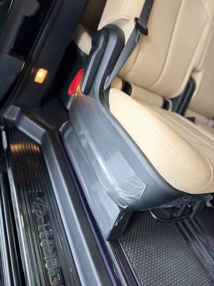 2025 Hyundai Staria US4 3