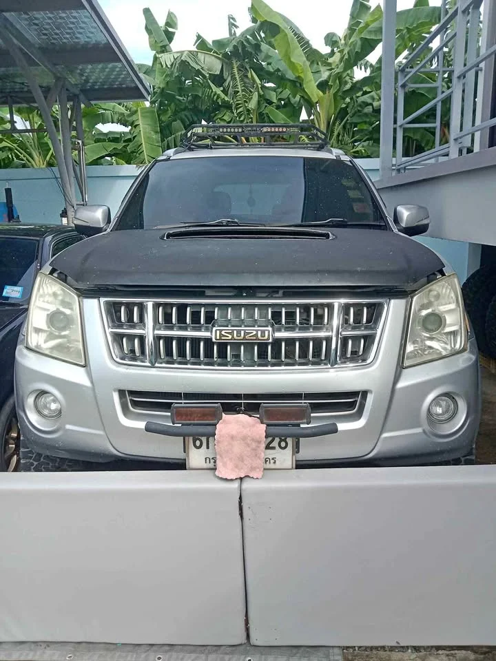 2008 Isuzu MU-7 2