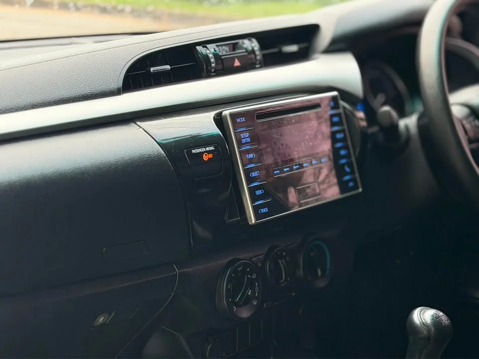 2015 Toyota Hilux VIII 2