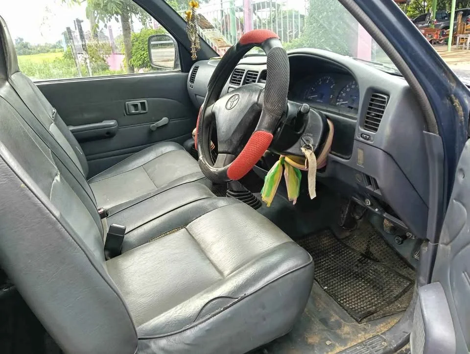 2002 Toyota Hilux Tiger VI 3