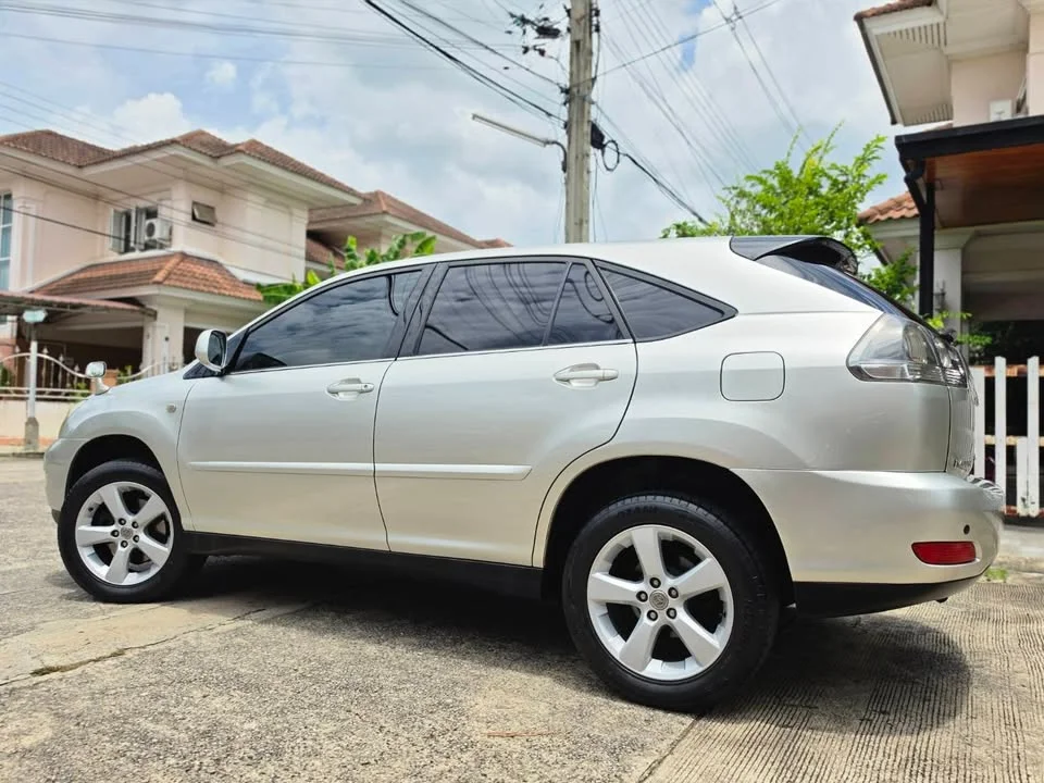 2004 Toyota Harrier II 2