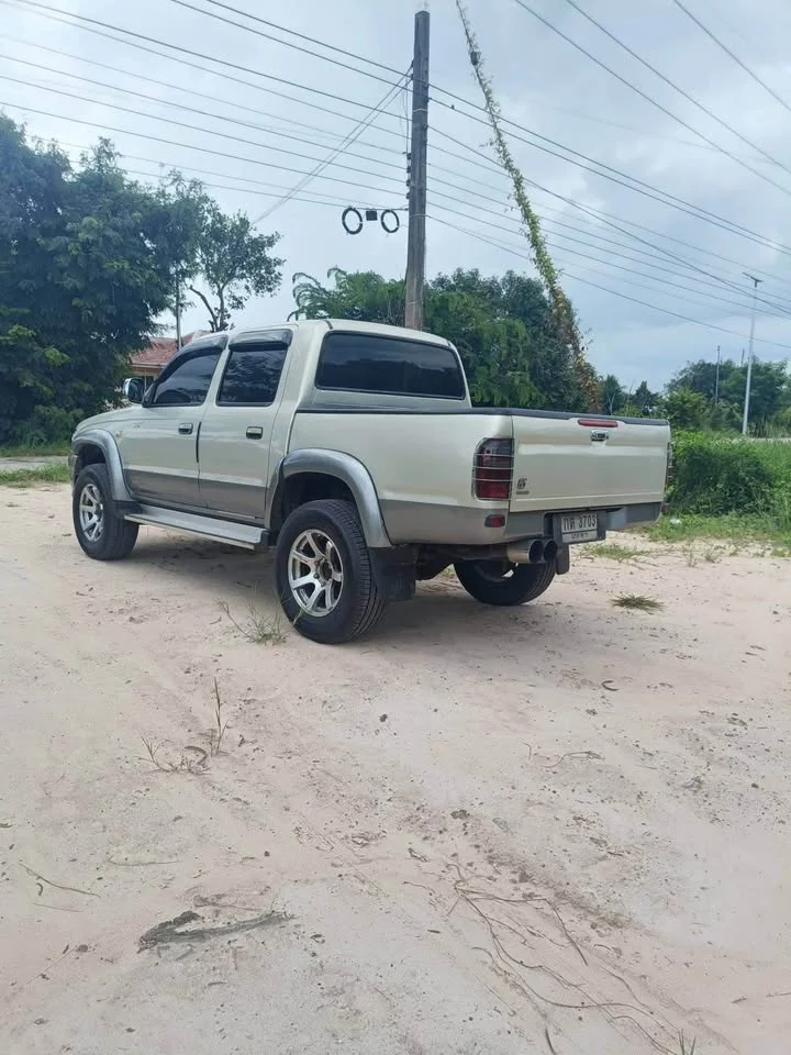 2002 Toyota Hilux Tiger VI 3