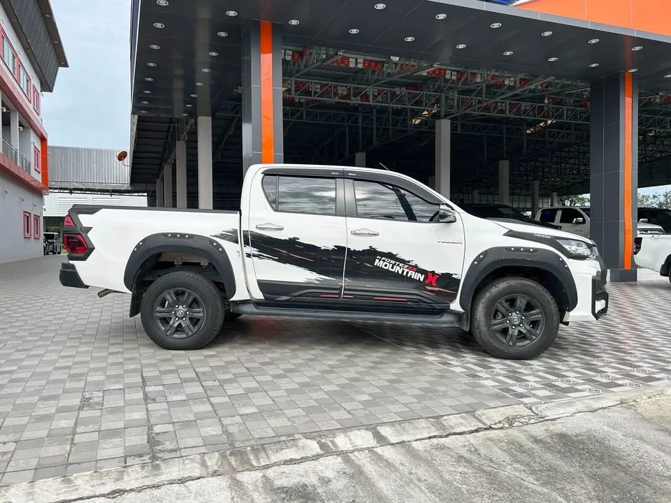 2020 Toyota Hilux VIII 3