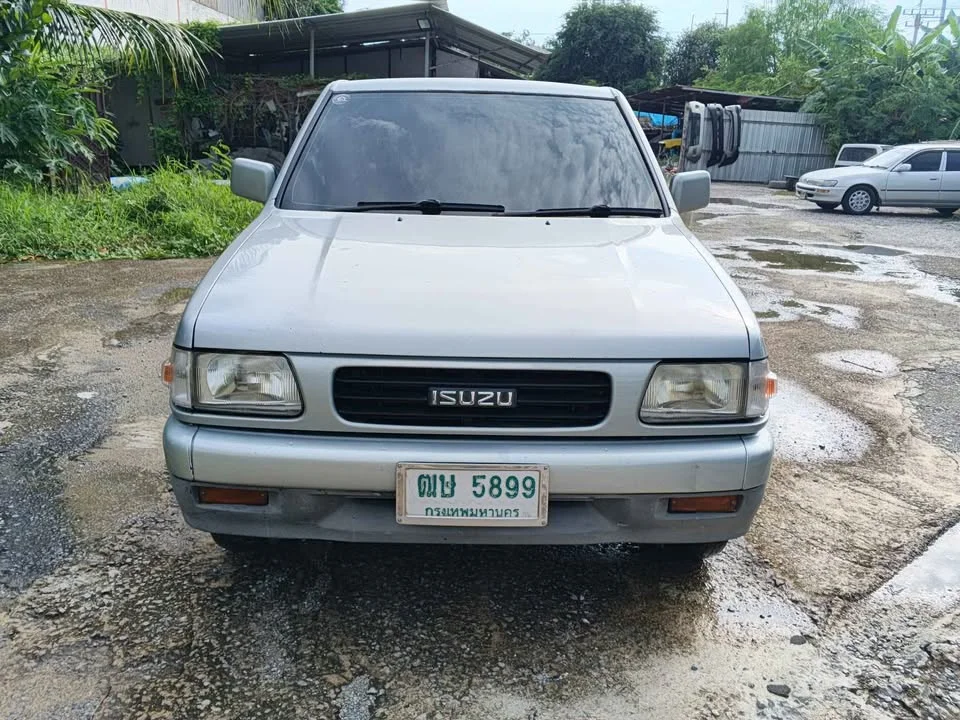 1996 Isuzu TFR III 3