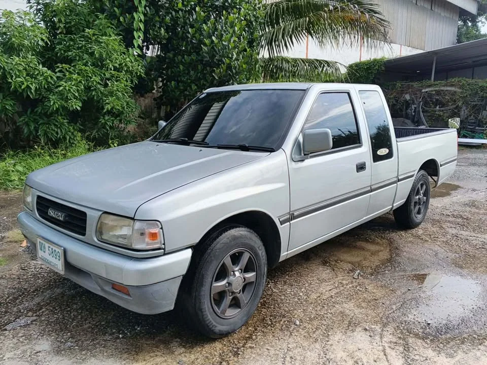 1996 Isuzu TFR III 2