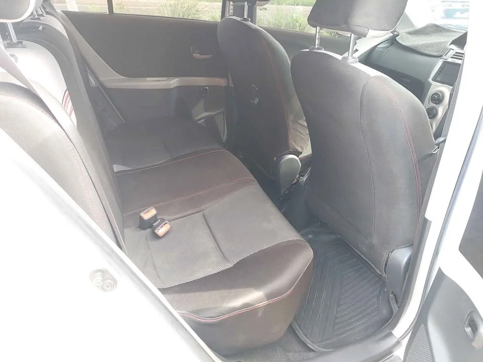 2011 Toyota Yaris II 2