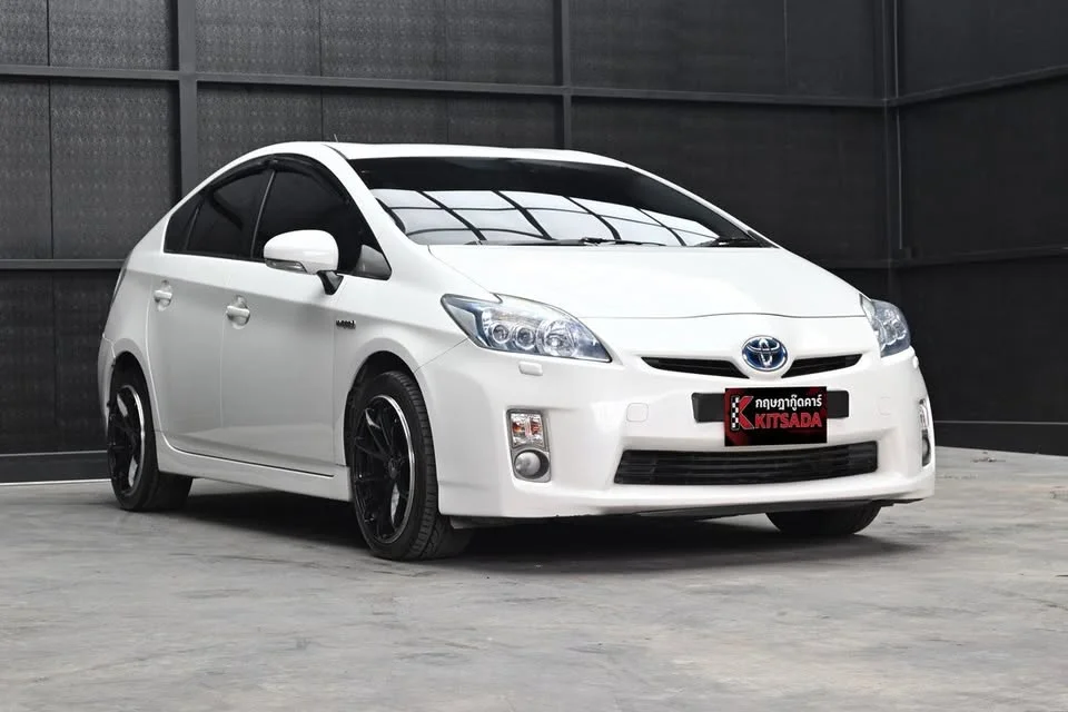 2011 Toyota Prius III 2