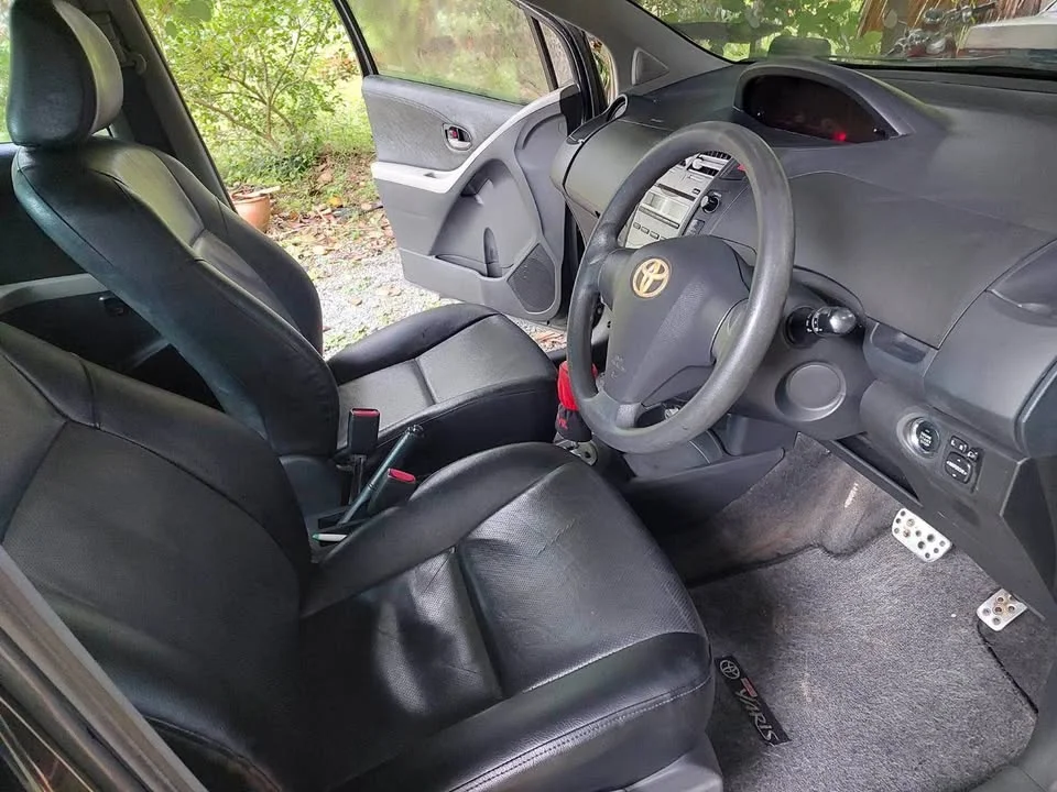 2006 Toyota Yaris II 2