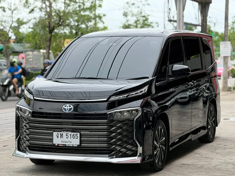 2022 Toyota Voxy IV 3