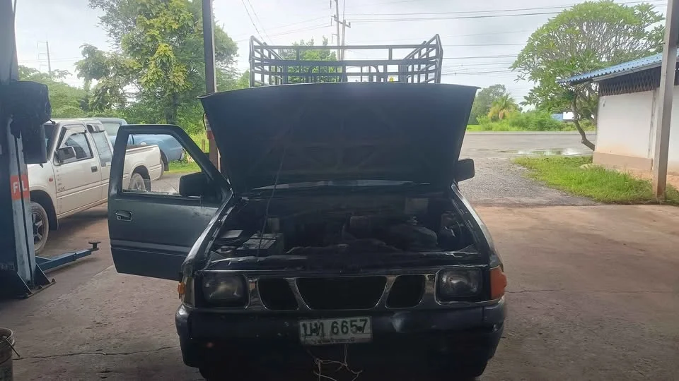 1988 Isuzu TFR III 3