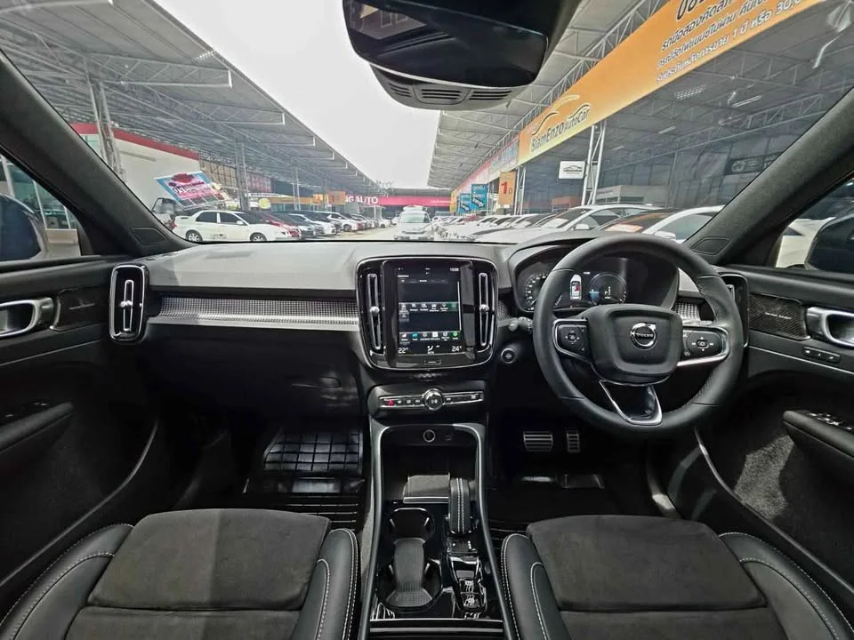 2022 Volvo XC40 3