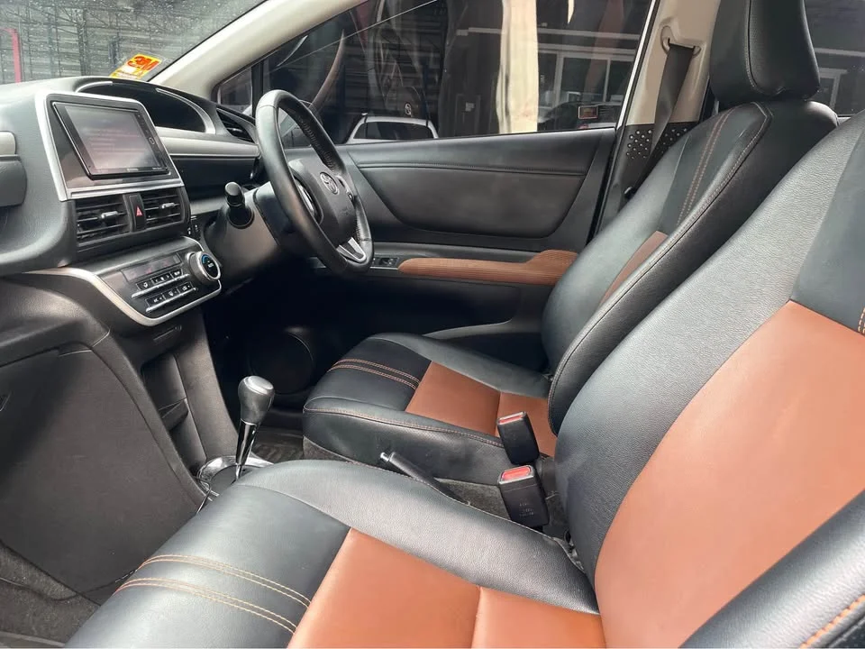 2017 Toyota Sienta II 3