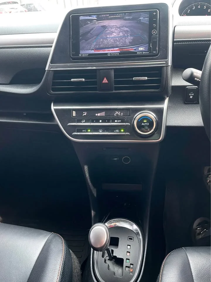 2017 Toyota Sienta II 2