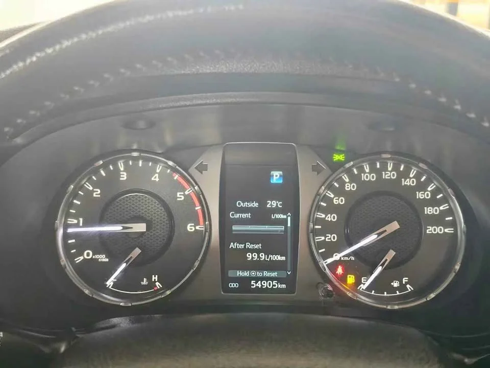 2022 Toyota Hilux VIII 2