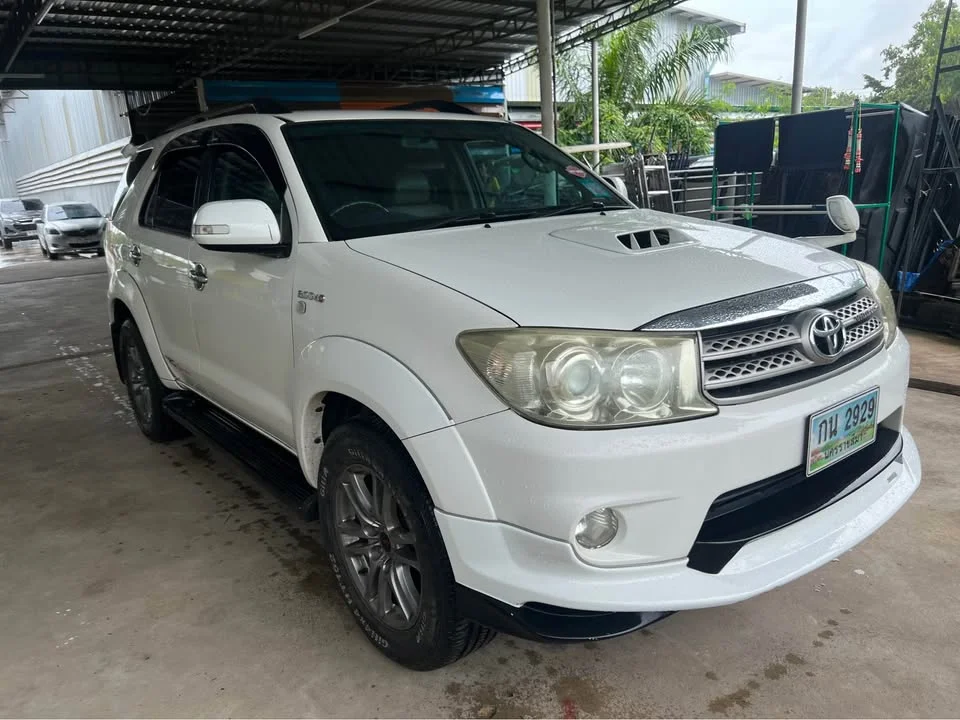 2010 Toyota Fortuner I 2