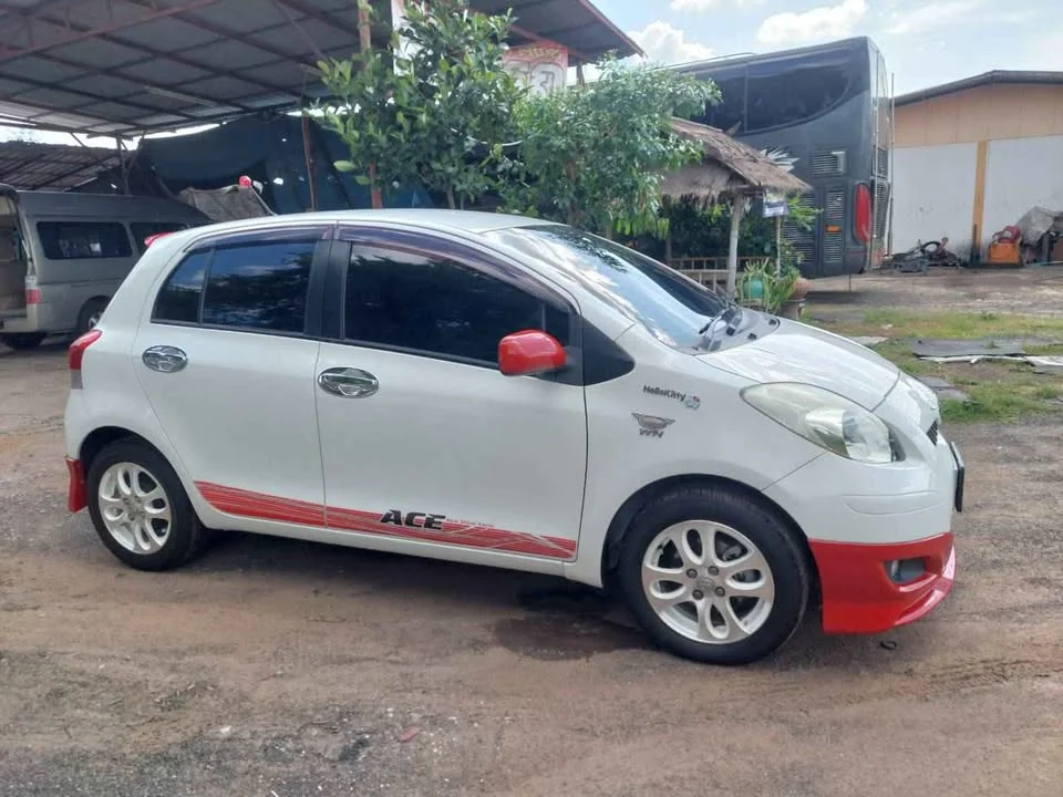 2011 Toyota Yaris II 3