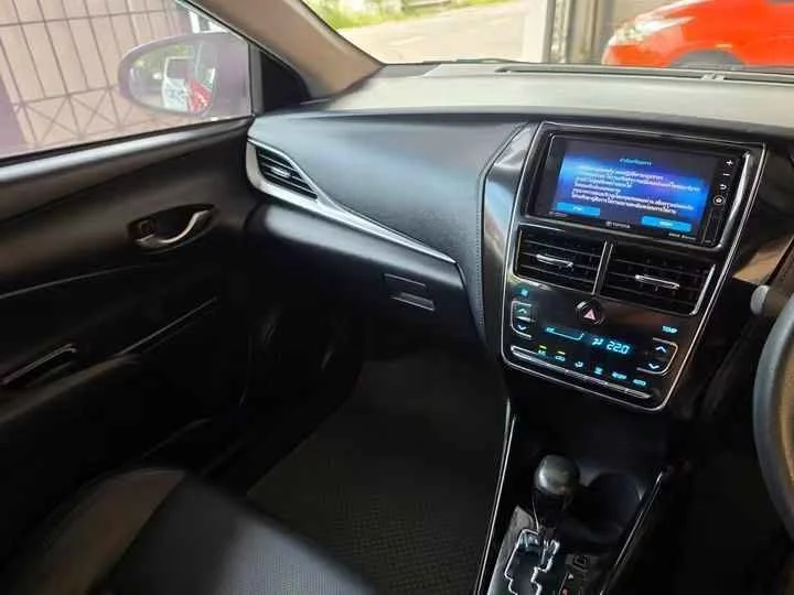 2019 Toyota Yaris ATIV III 2