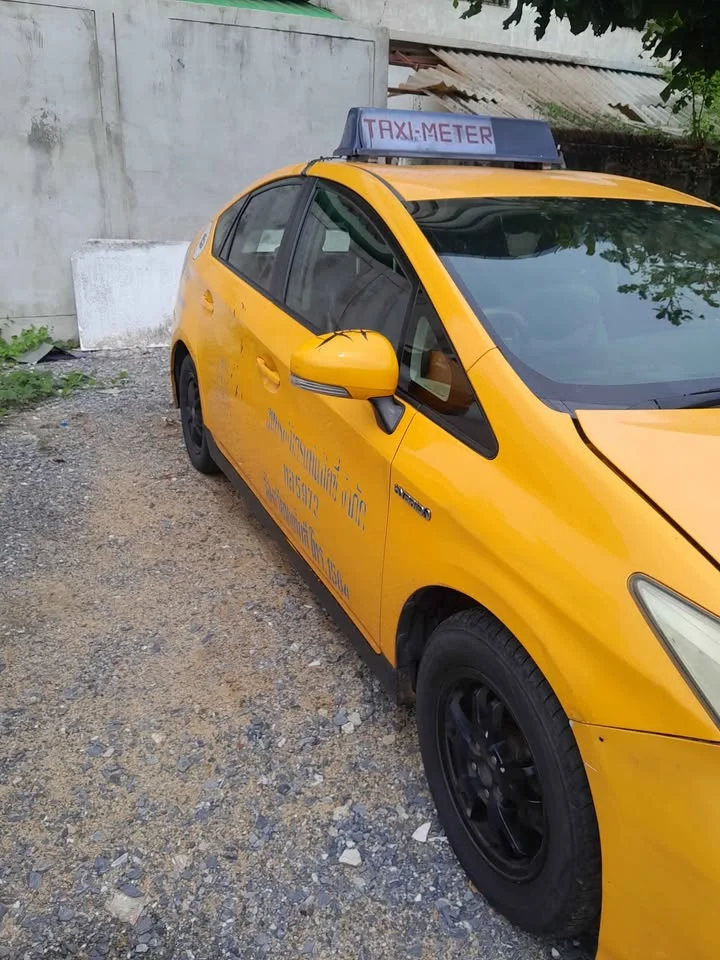 2015 Toyota Prius III 2