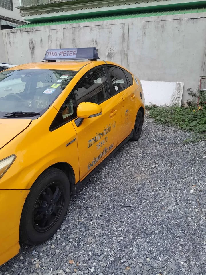 2015 Toyota Prius III 2