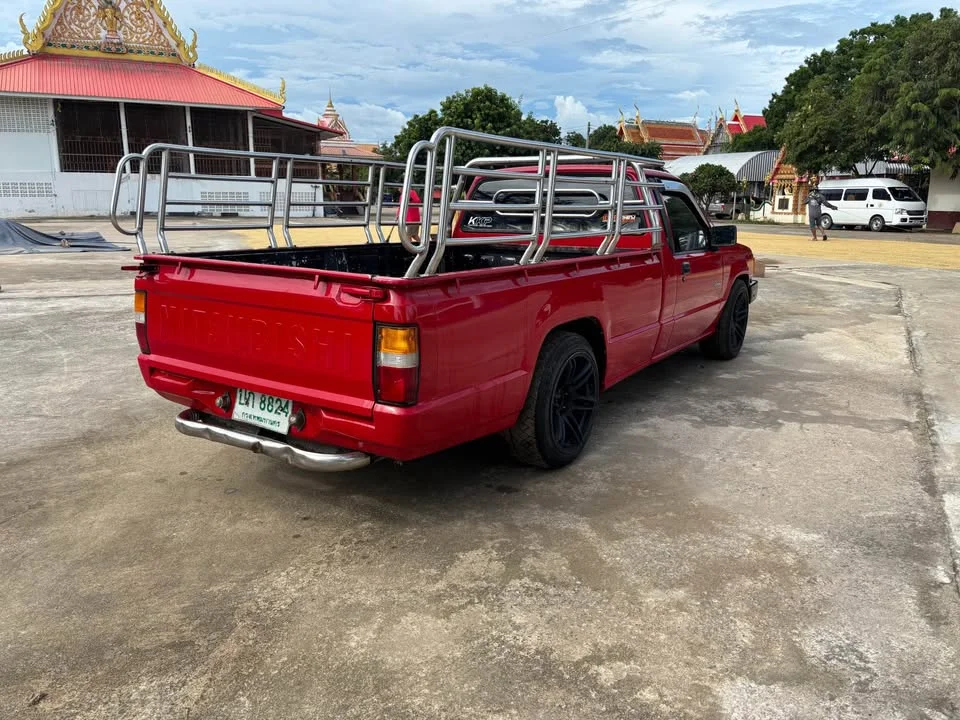 Mitsubishi Triton II 3