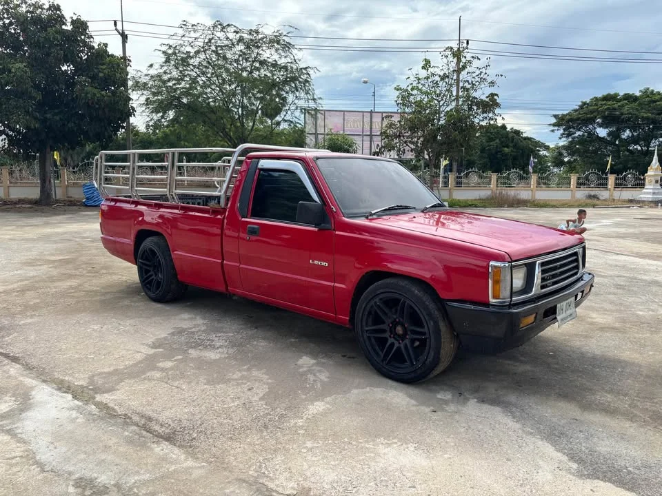 Mitsubishi Triton II 2