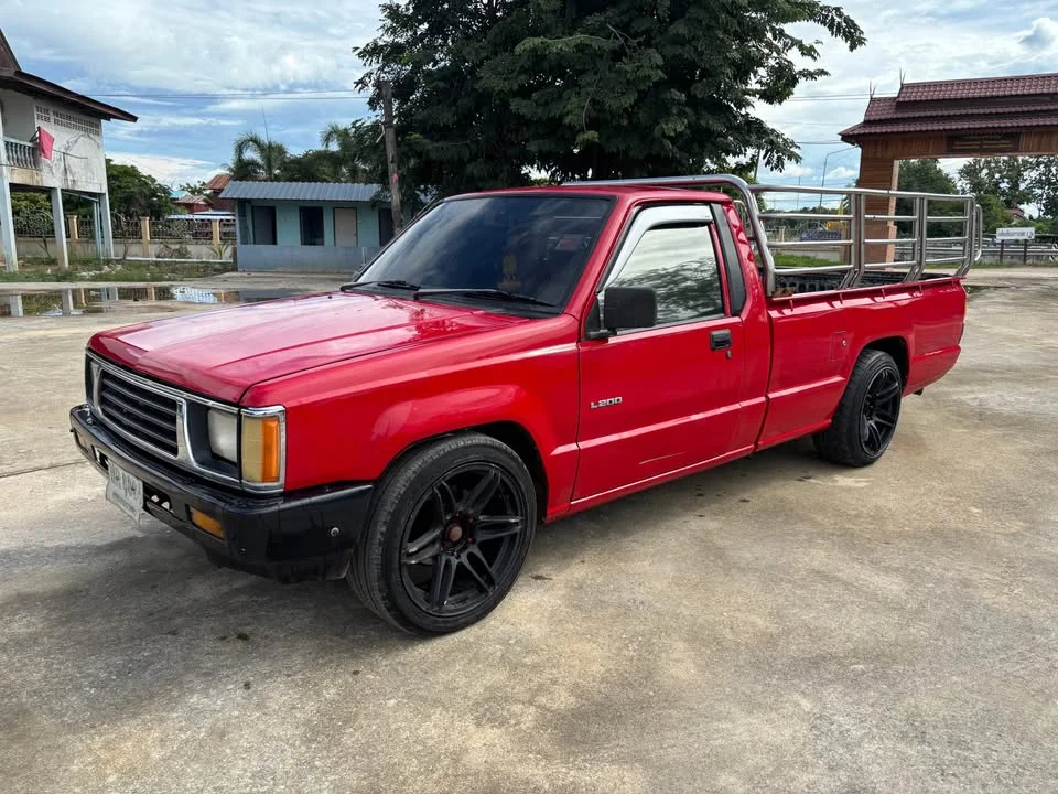 Mitsubishi Triton II 3