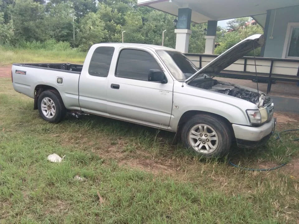2003 Toyota Hilux Tiger VI 2