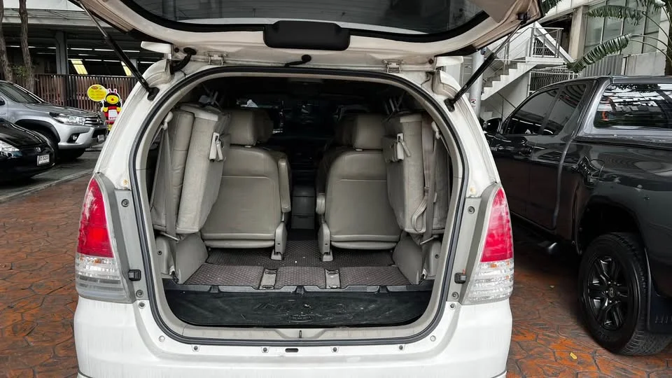 2011 Toyota Innova I 2