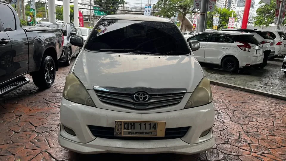 2011 Toyota Innova I 3