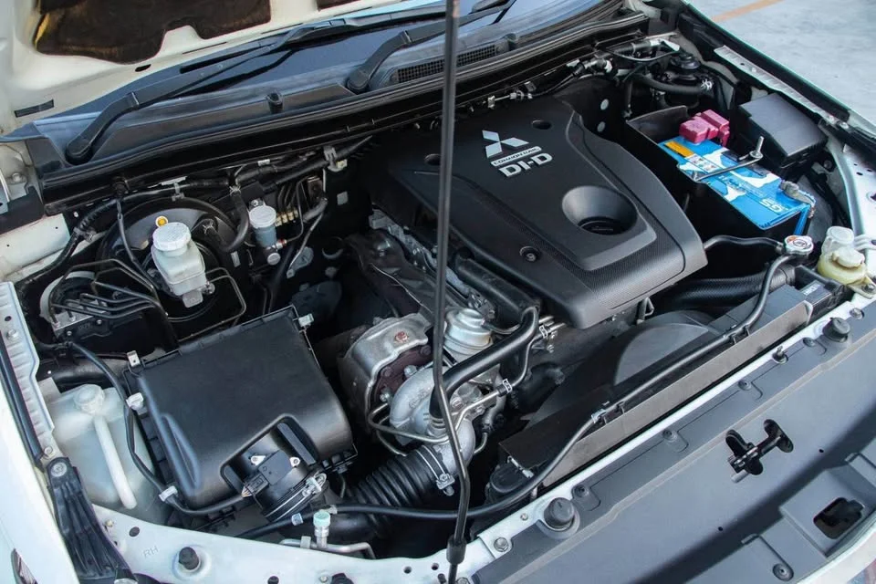 2017 Mitsubishi Triton V 3