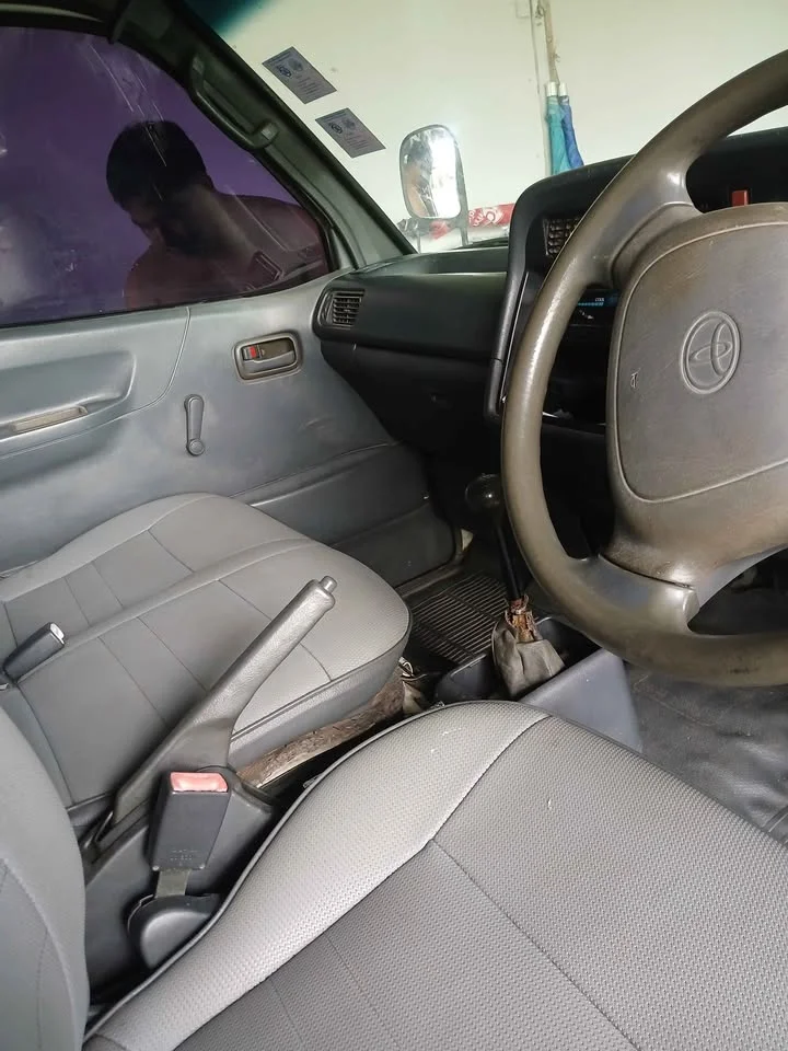 2003 Toyota Commuter IV (H100) 2